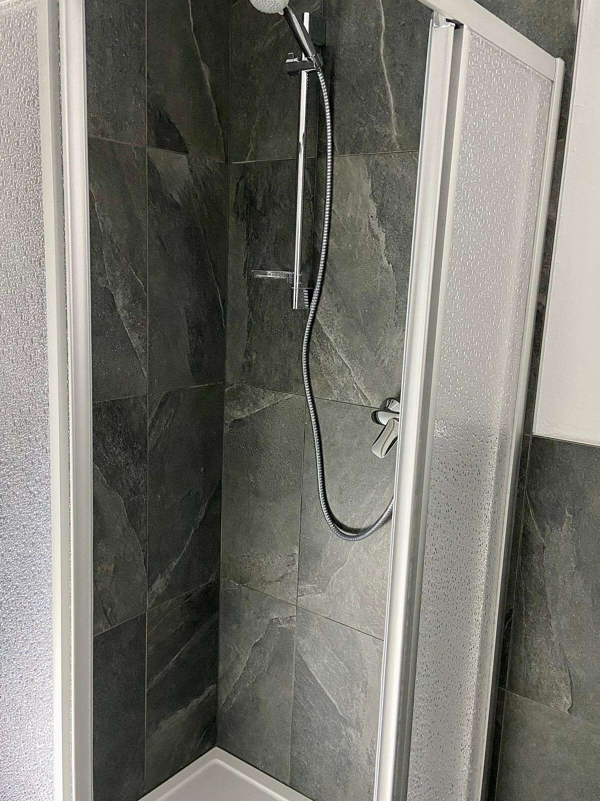 Neu sanierte 3/4-Zimmer-Mansardenwohnung mit Balkon in Bozen zu vermieten!