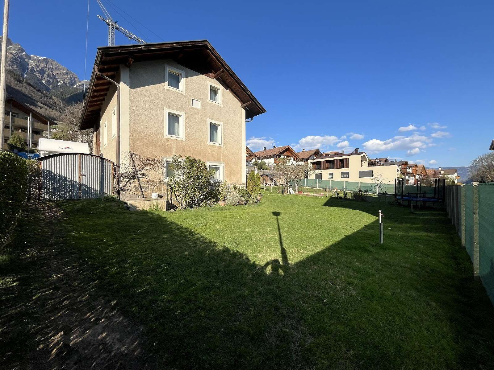 Occasione ideale per costruire: terreno con fabbricato esistente in ottima posizione