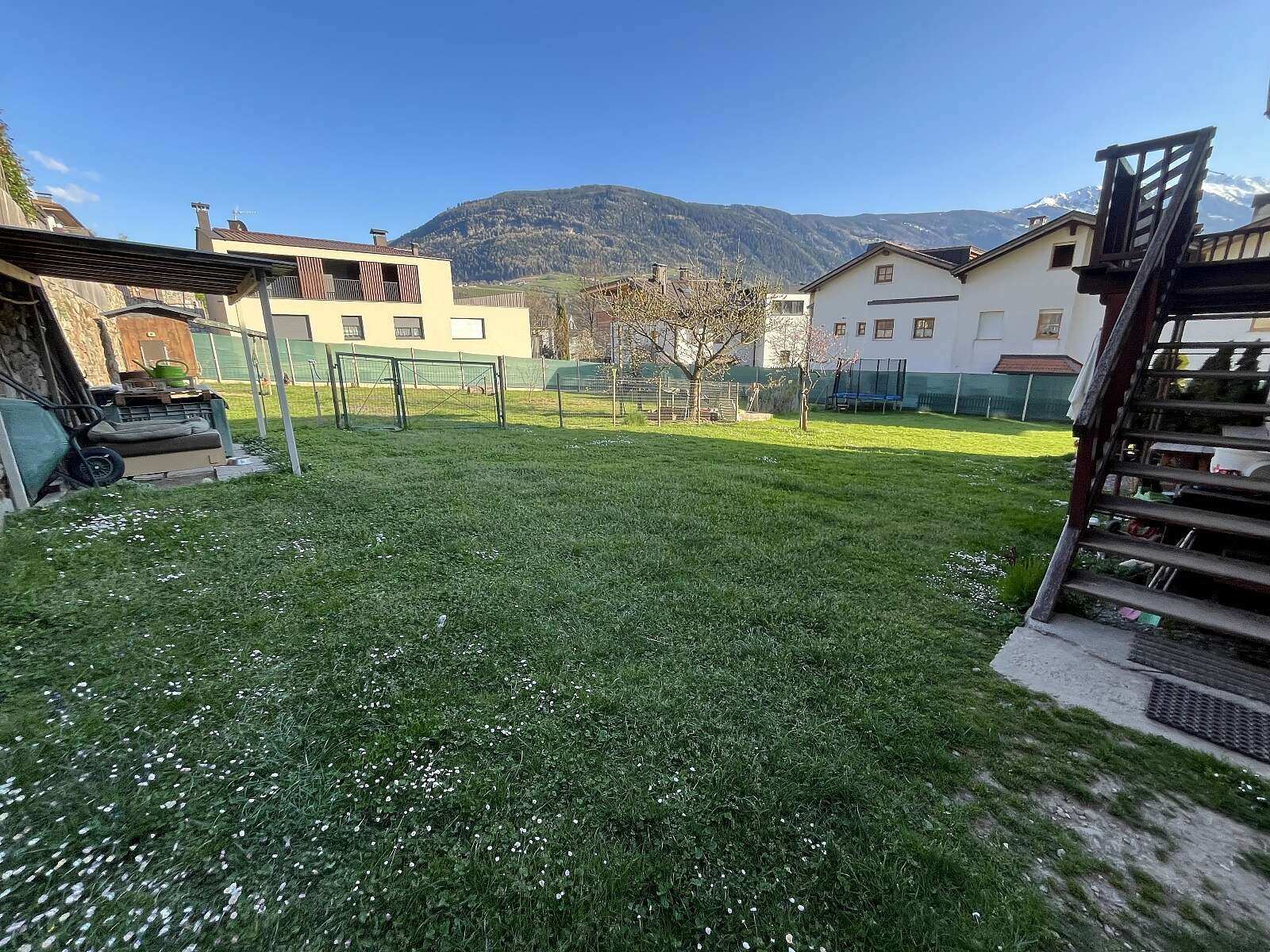 Occasione ideale per costruire: terreno con fabbricato esistente in ottima posizione