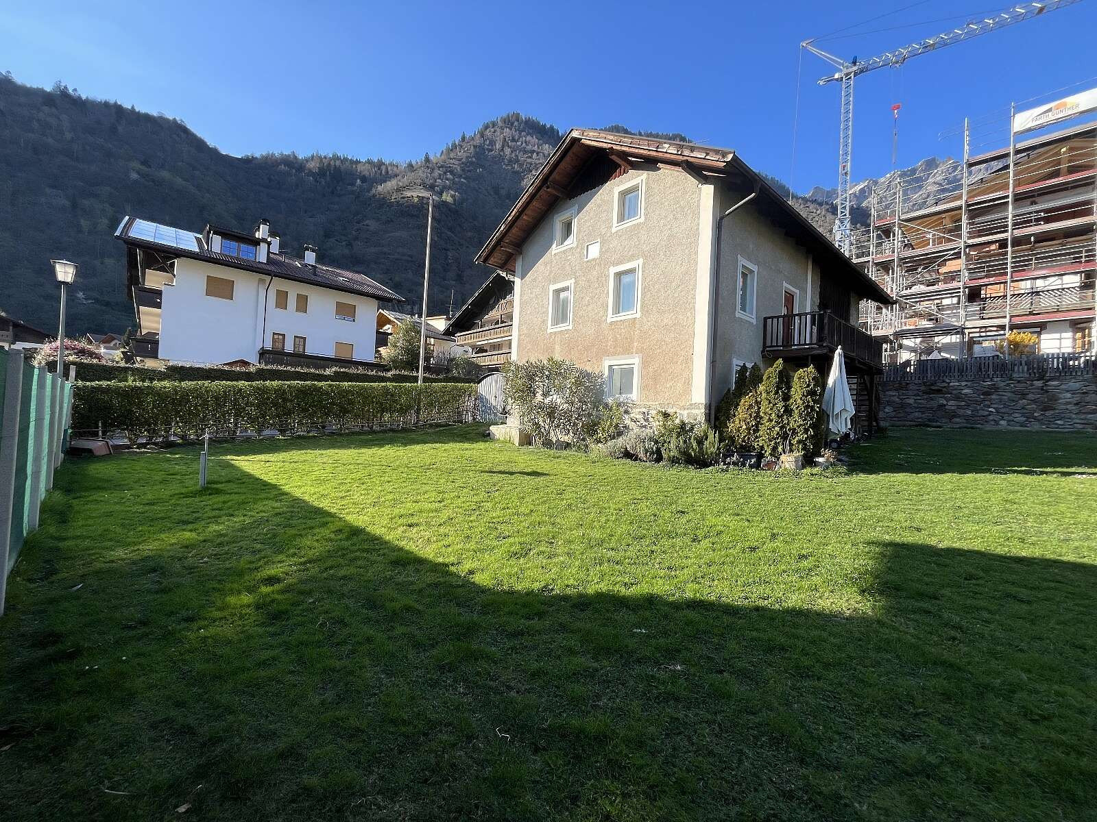 Occasione ideale per costruire: terreno con fabbricato esistente in ottima posizione