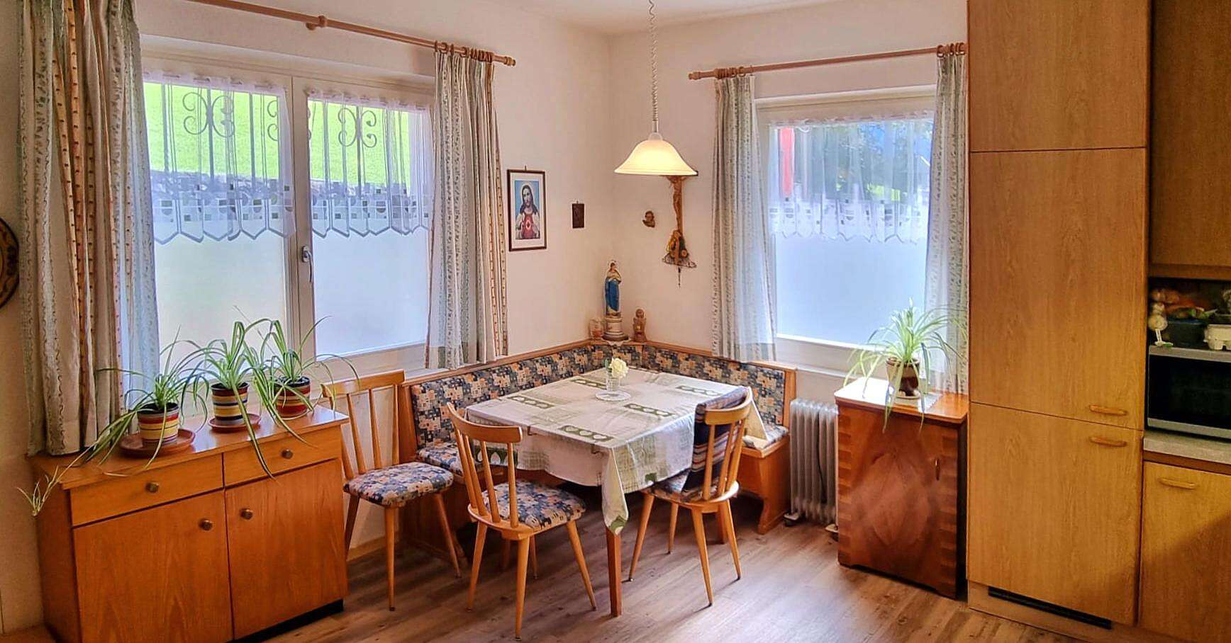 Freistehendes Haus mit 2 Wohneinheiten zu verkaufen