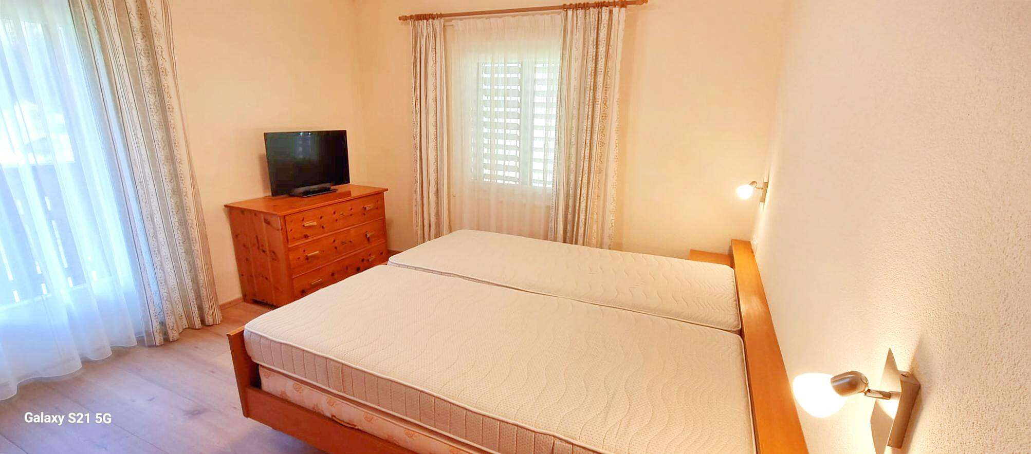 Freistehendes Haus mit 2 Wohneinheiten zu verkaufen