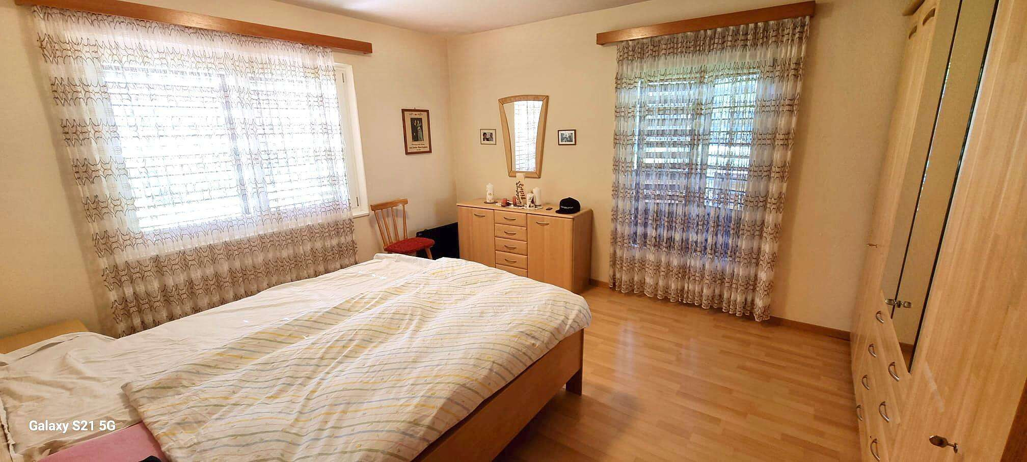 Freistehendes Haus mit 2 Wohneinheiten zu verkaufen