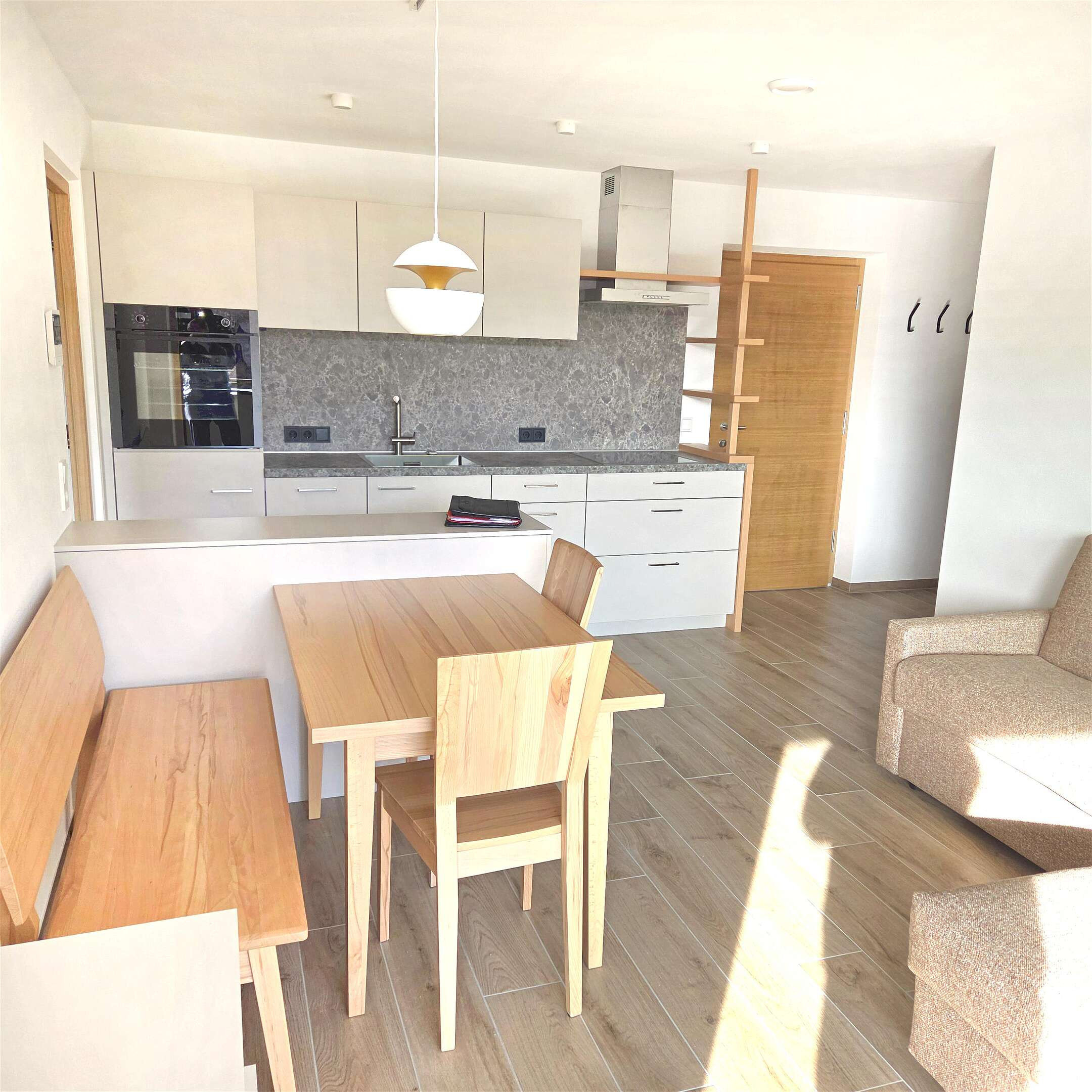 Appartamento di nuova costruzione completamente arredato in posizione centrale ad Avelengo in affitto