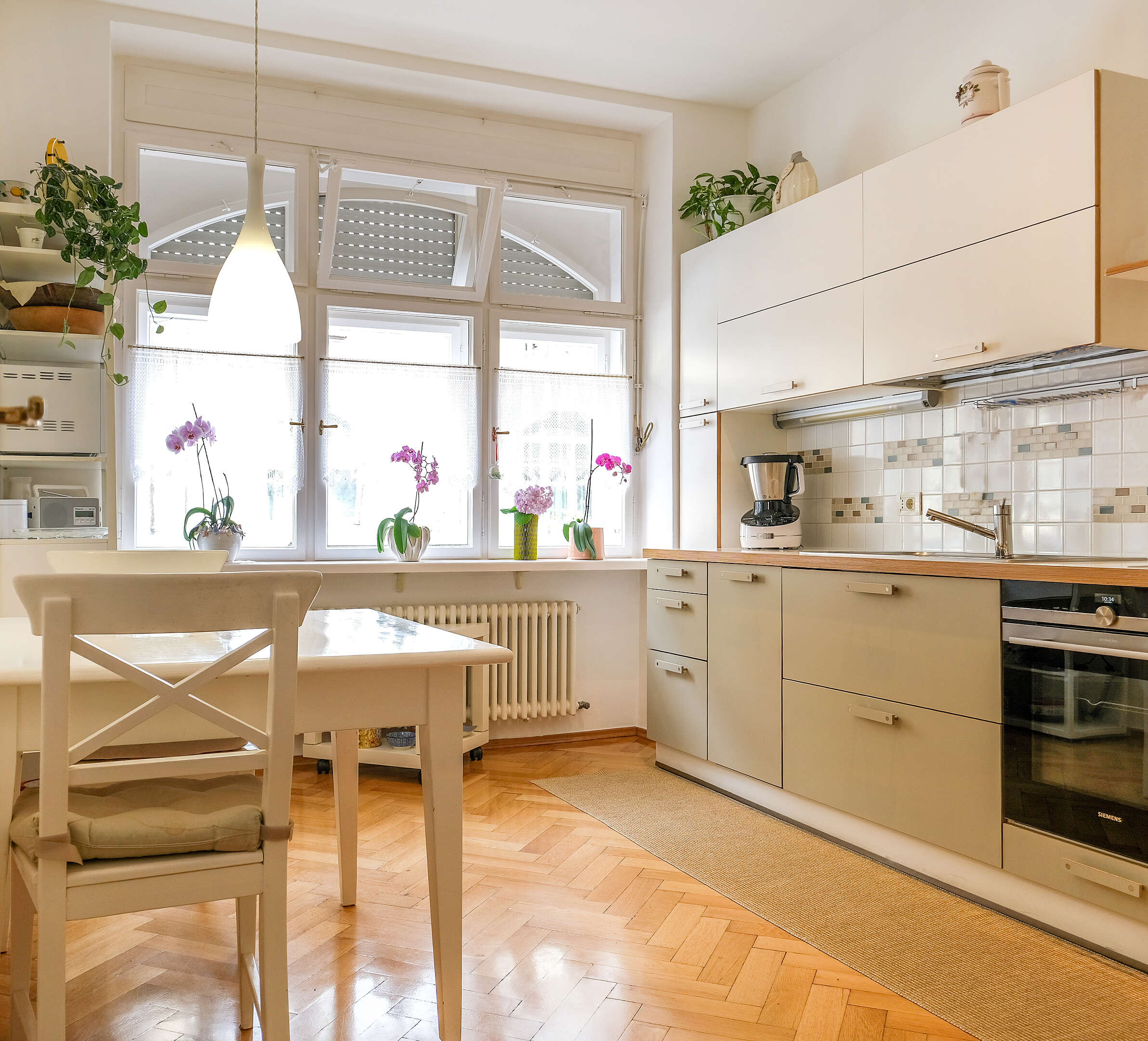 Charmante Jugendstilwohnung mit großzügiger Sonnenterrasse