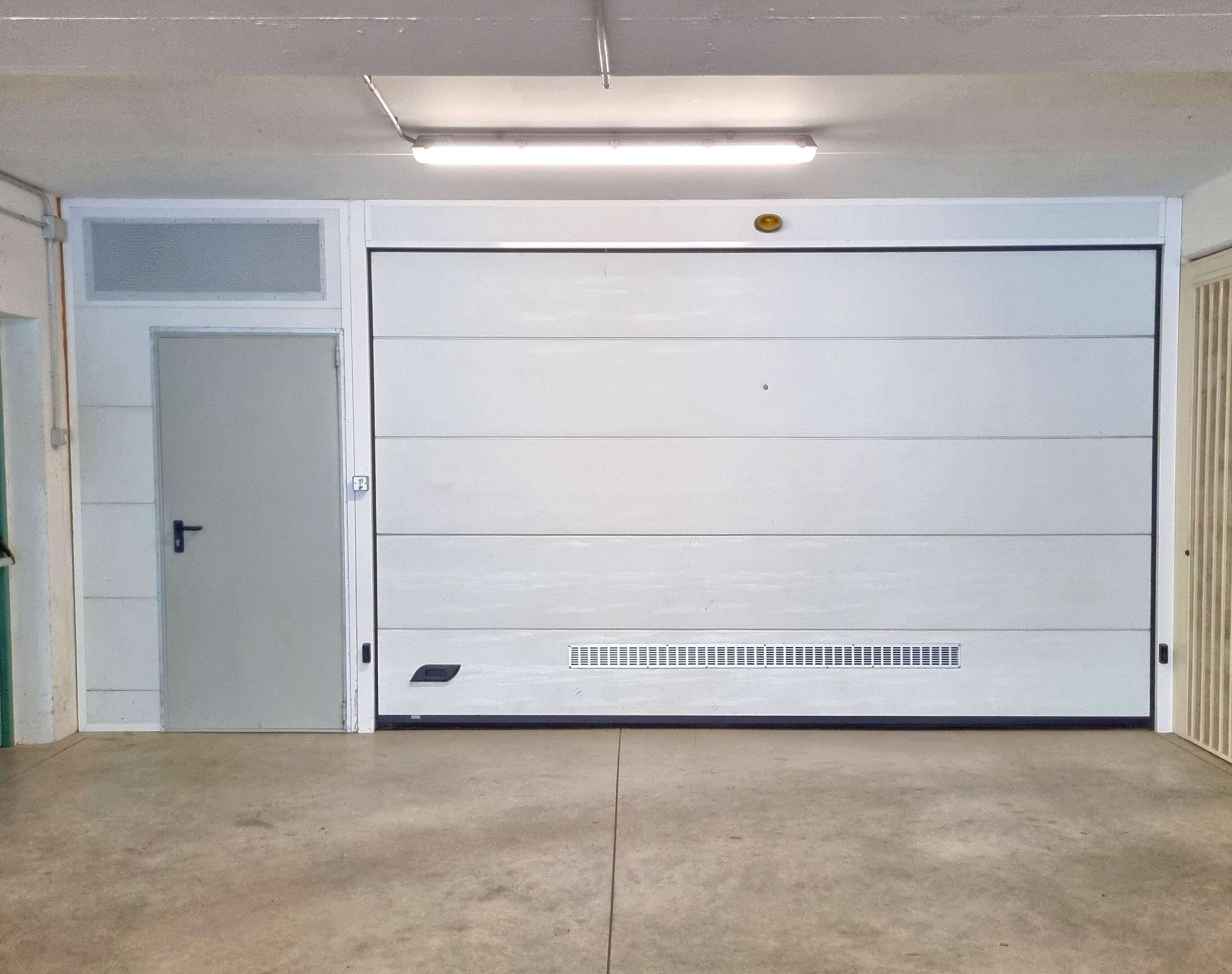 Große Garage zu verkaufen