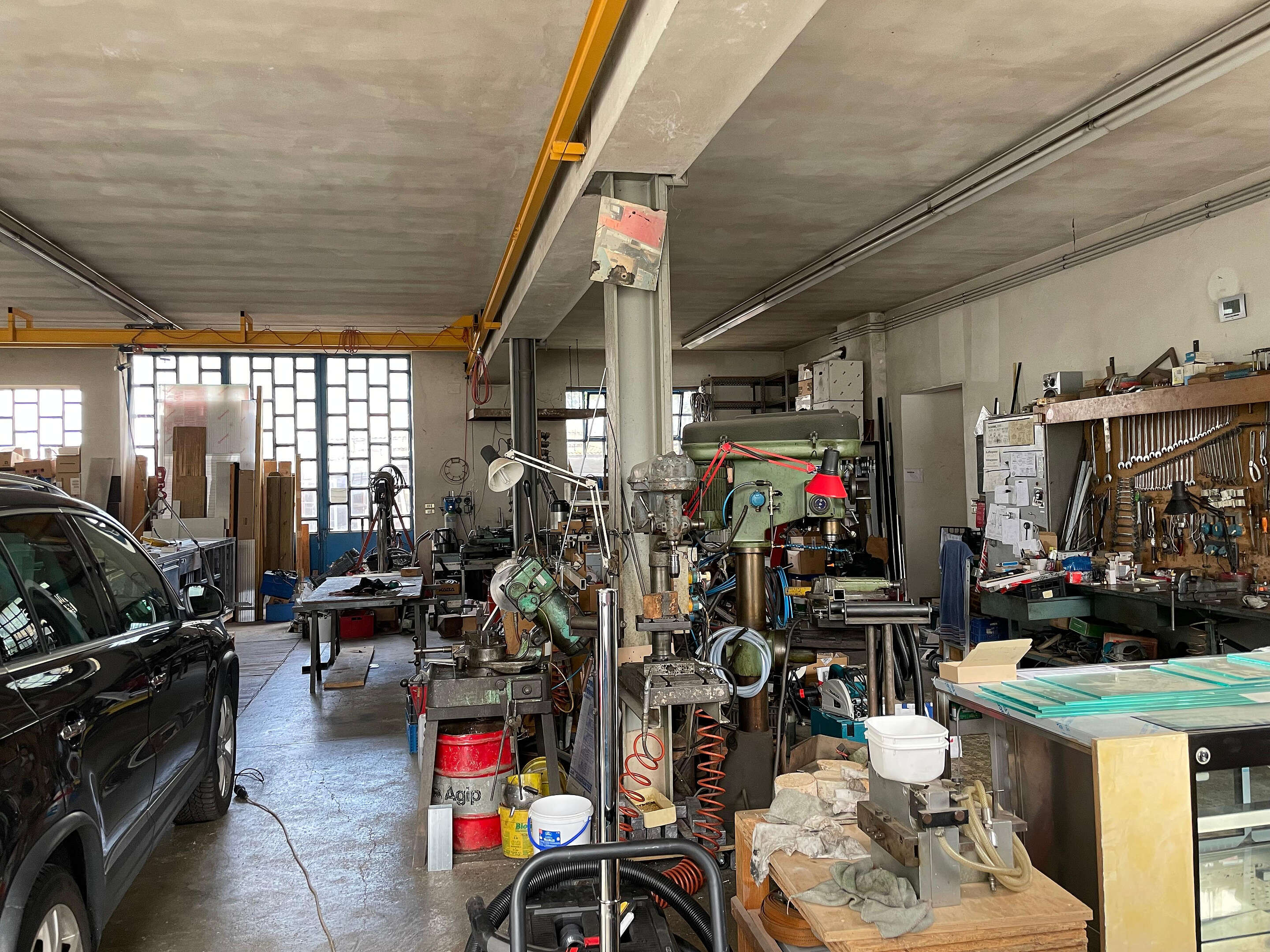 Officina con locali ufficio in vendita