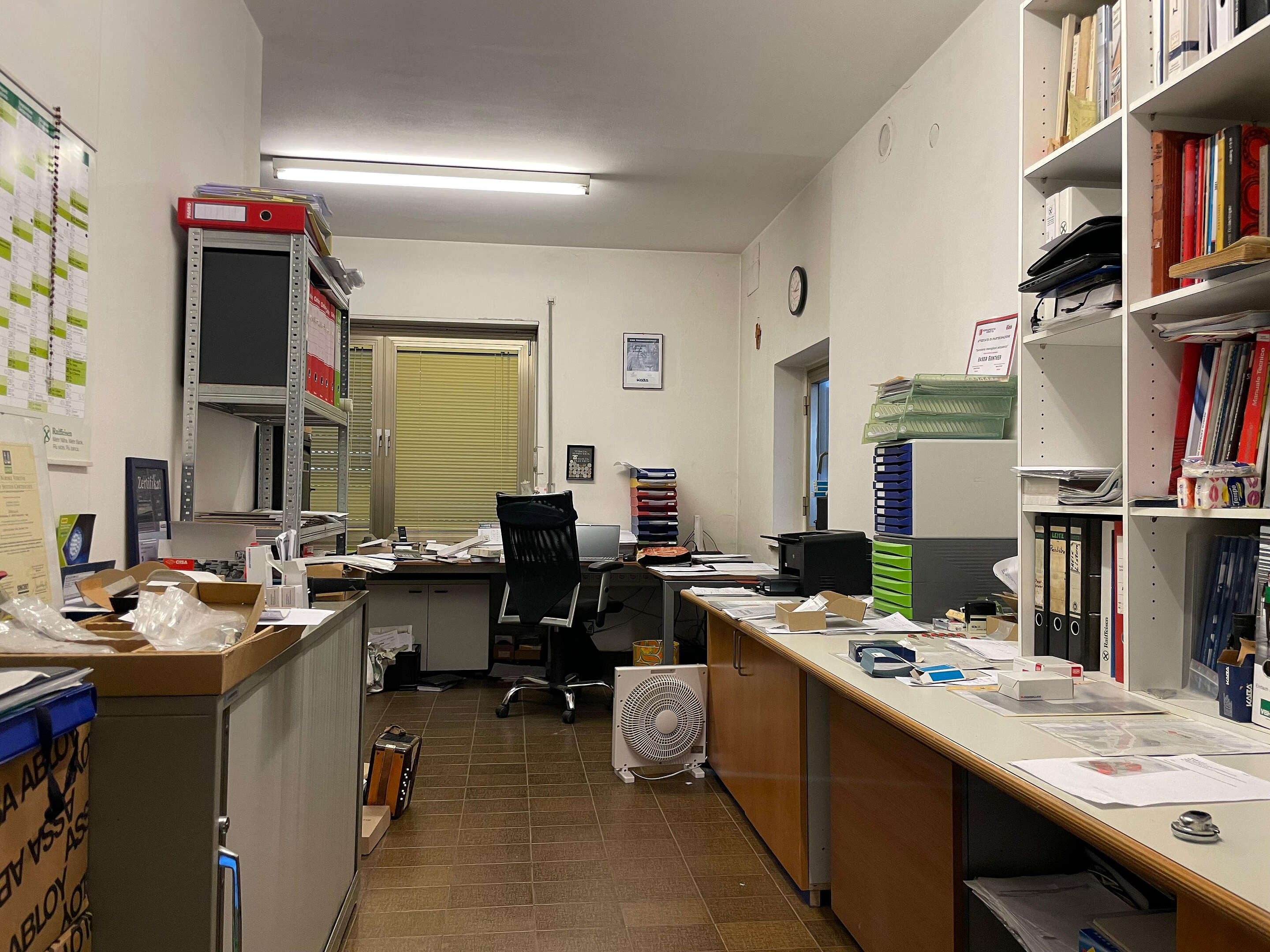 Officina con locali ufficio in vendita