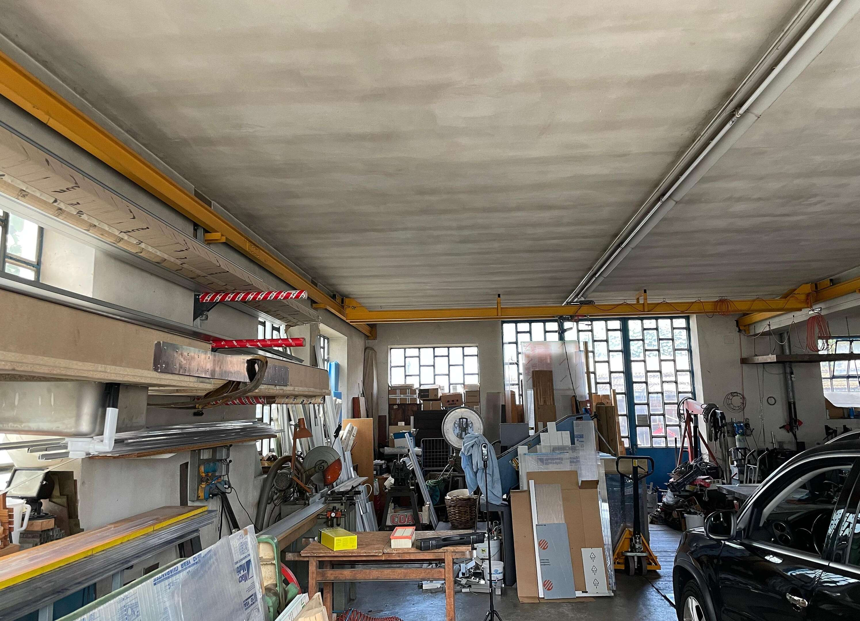 Officina con locali ufficio in vendita