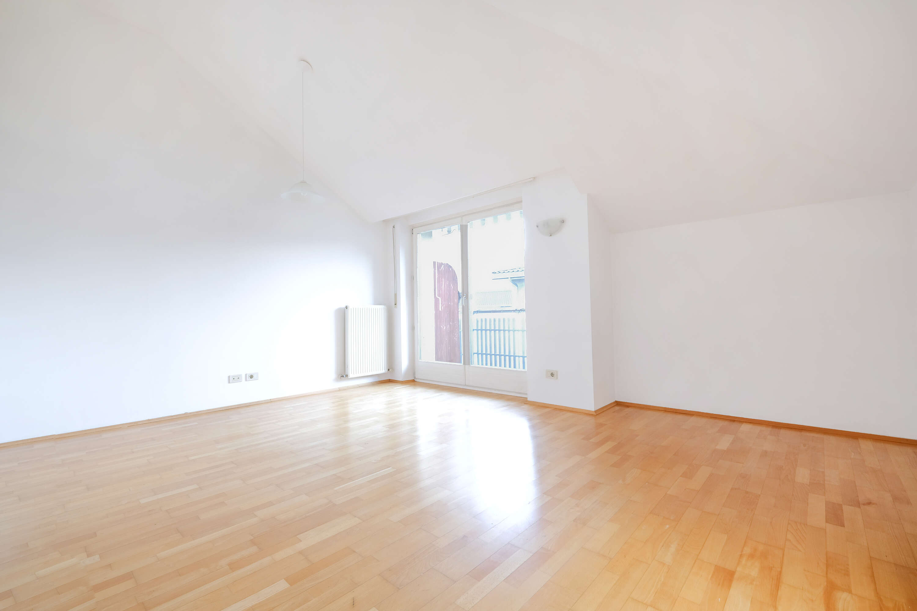 Lana: Großzügige 2-Zimmerwohnung im letzten Stock zu verkaufen!