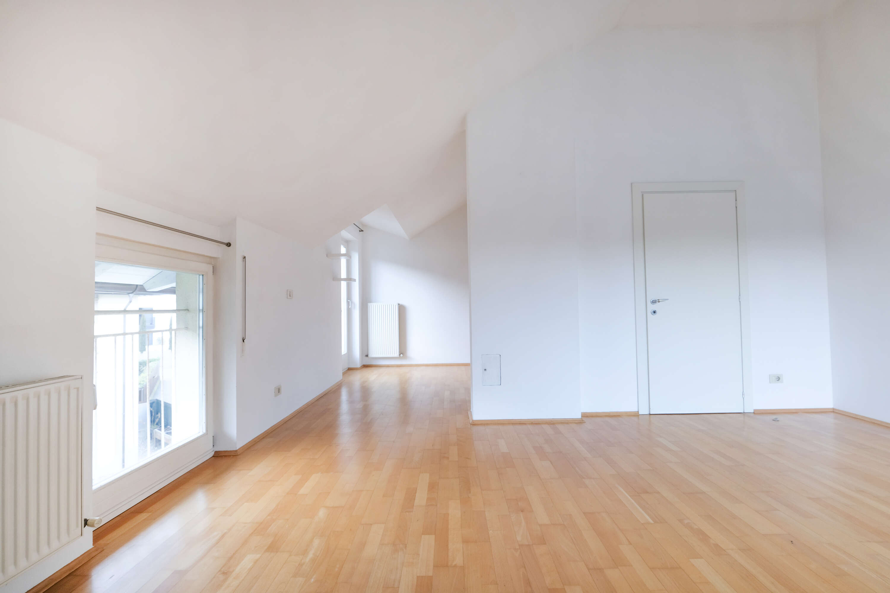 Lana: Großzügige 2-Zimmerwohnung im letzten Stock zu verkaufen!