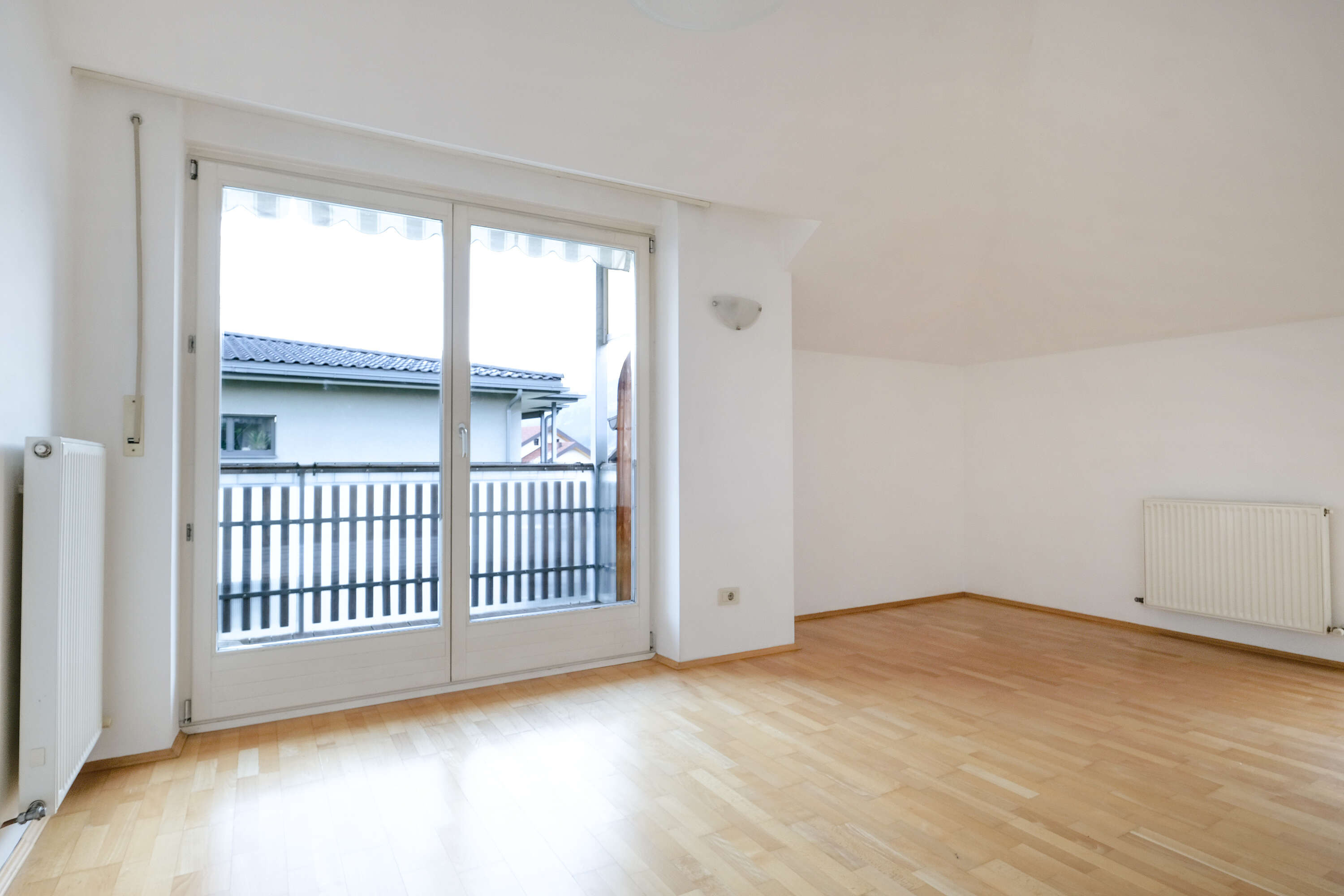 Lana: Großzügige 2-Zimmerwohnung im letzten Stock zu verkaufen!