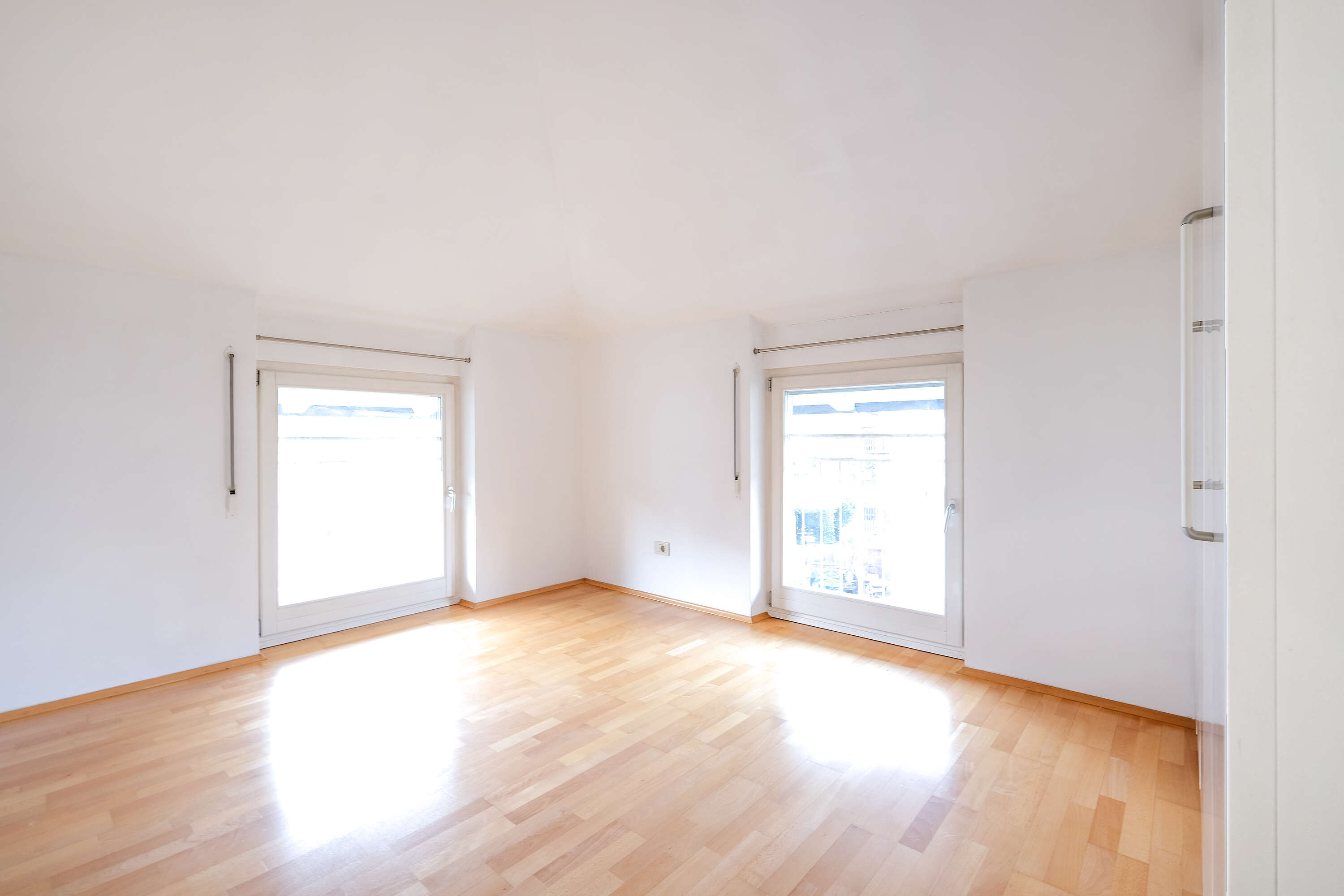 Lana: Großzügige 2-Zimmerwohnung im letzten Stock zu verkaufen!