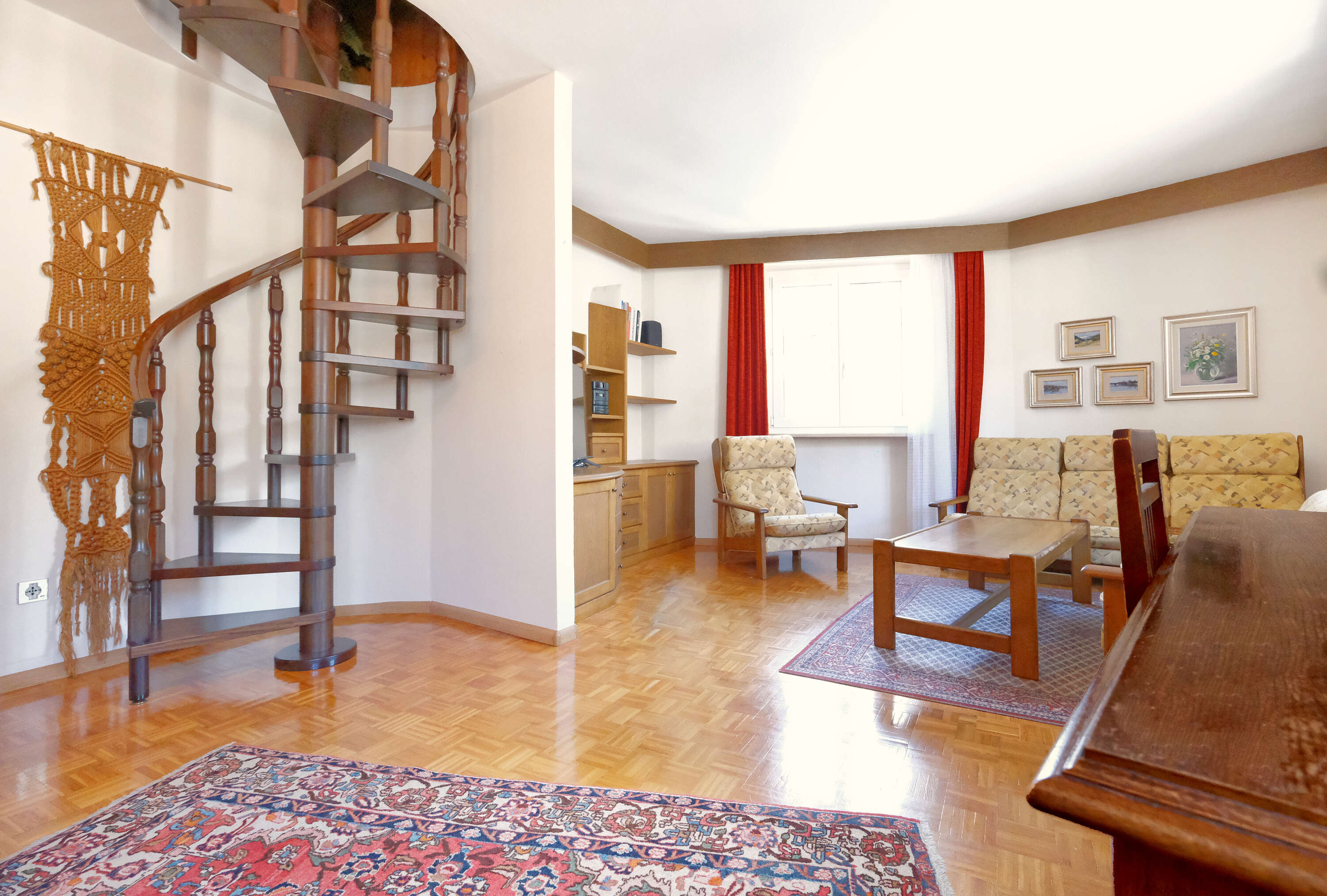 Dreizimmerwohnung mitten im Zentrum von Oberlana zu verkaufen – Potenzial für Vierzimmernutzung Dreizimmerwohnung mitten im Zentrum von Oberlana zu verkaufen – Potenzial für Vierzimmernutzung