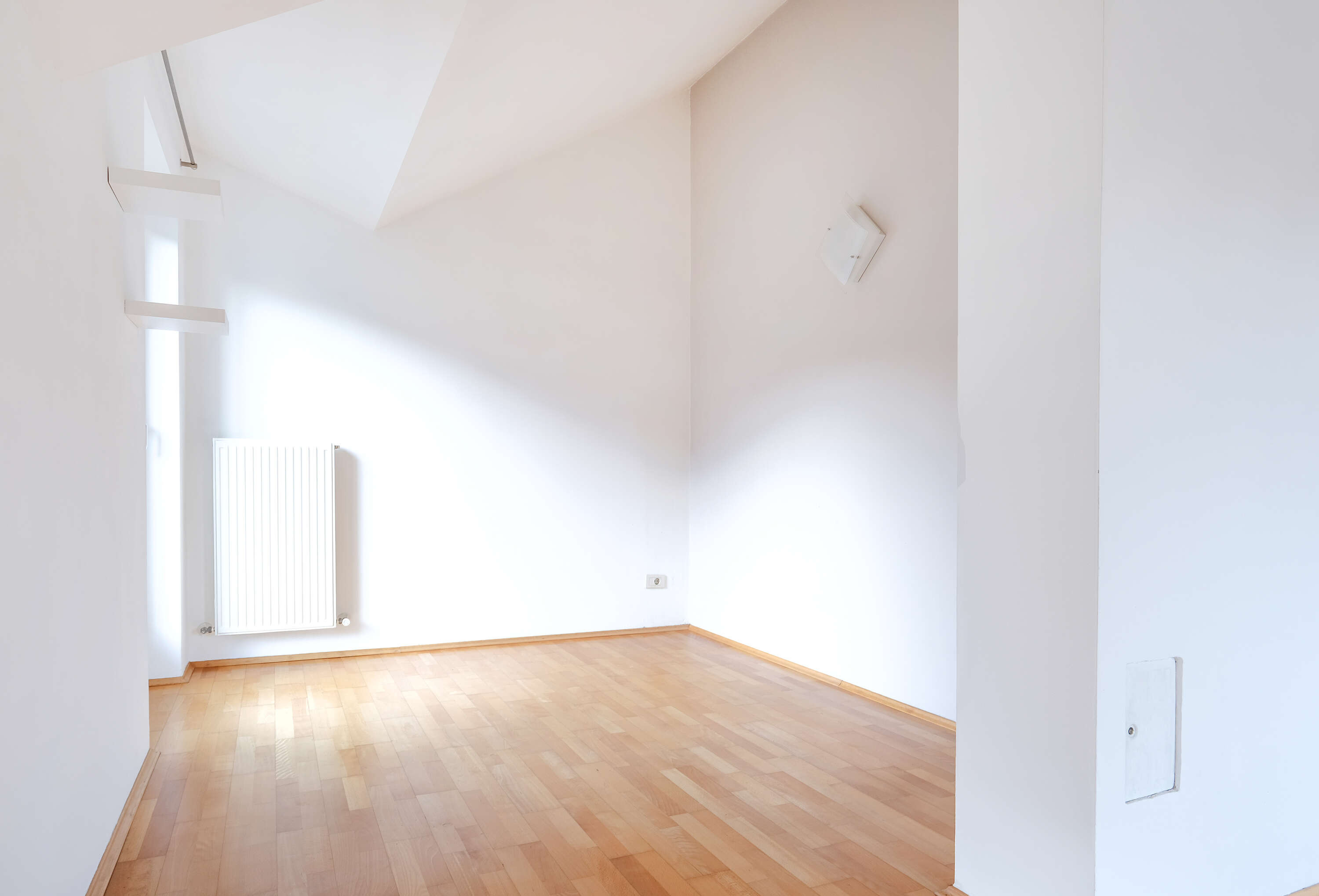 Lana: Großzügige 2-Zimmerwohnung im letzten Stock zu verkaufen!