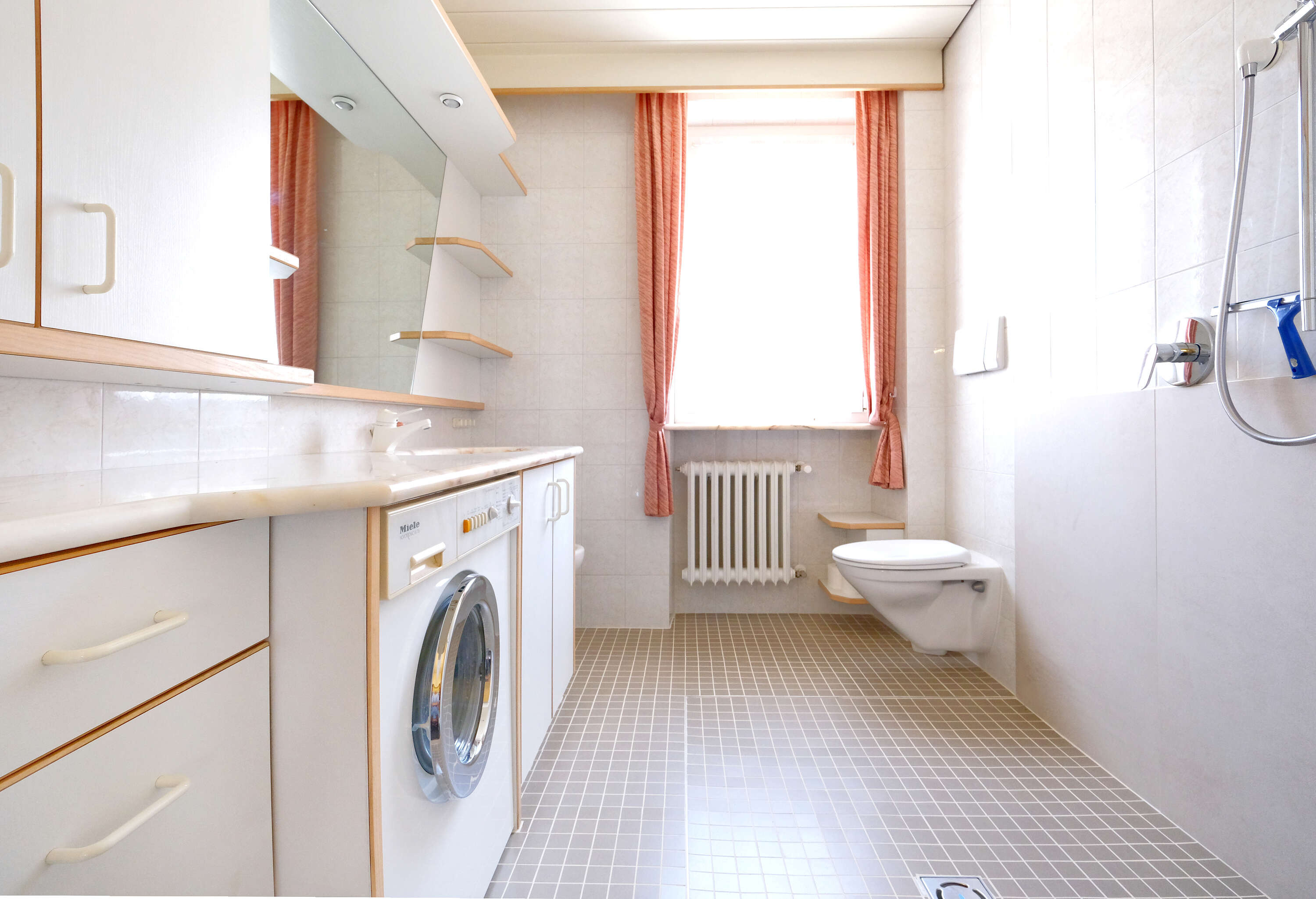 Dreizimmerwohnung mitten im Zentrum von Oberlana zu verkaufen – Potenzial für Vierzimmernutzung Dreizimmerwohnung mitten im Zentrum von Oberlana zu verkaufen – Potenzial für Vierzimmernutzung