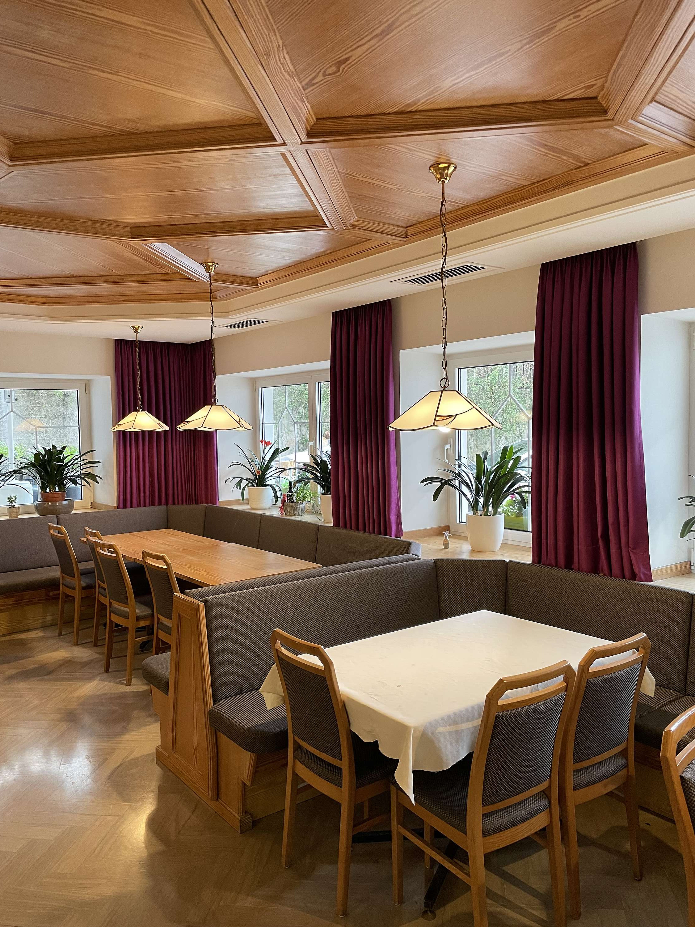 Affittasi Ristorante ben avviato a Scena!