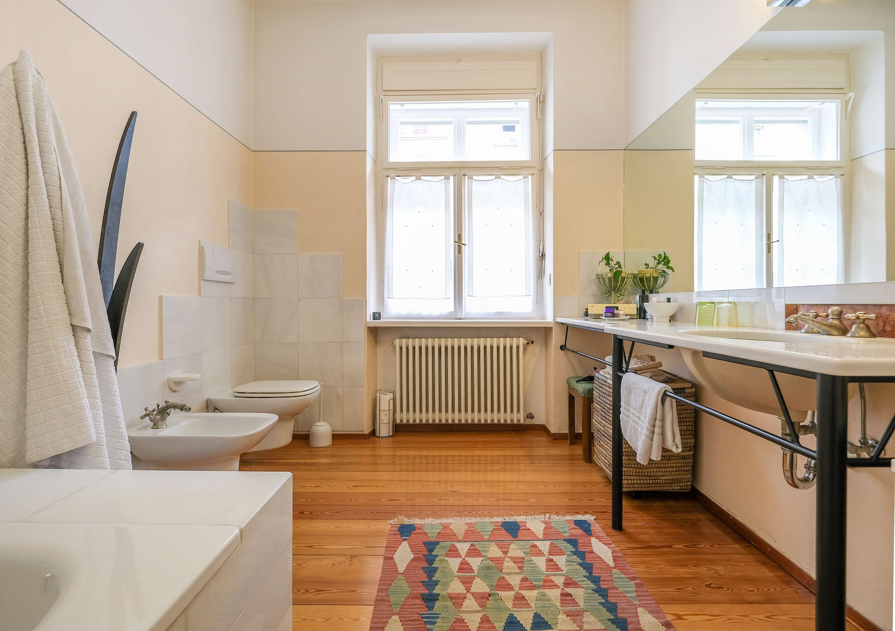Charmante Jugendstilwohnung mit großzügiger Sonnenterrasse