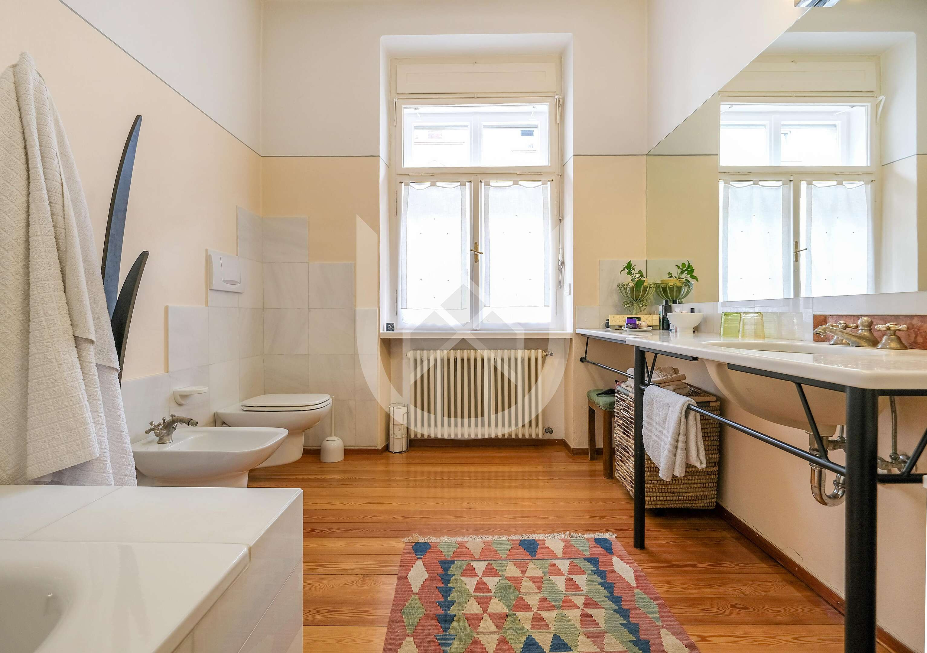 Charmante Jugendstilwohnung mit großzügiger Sonnenterrasse