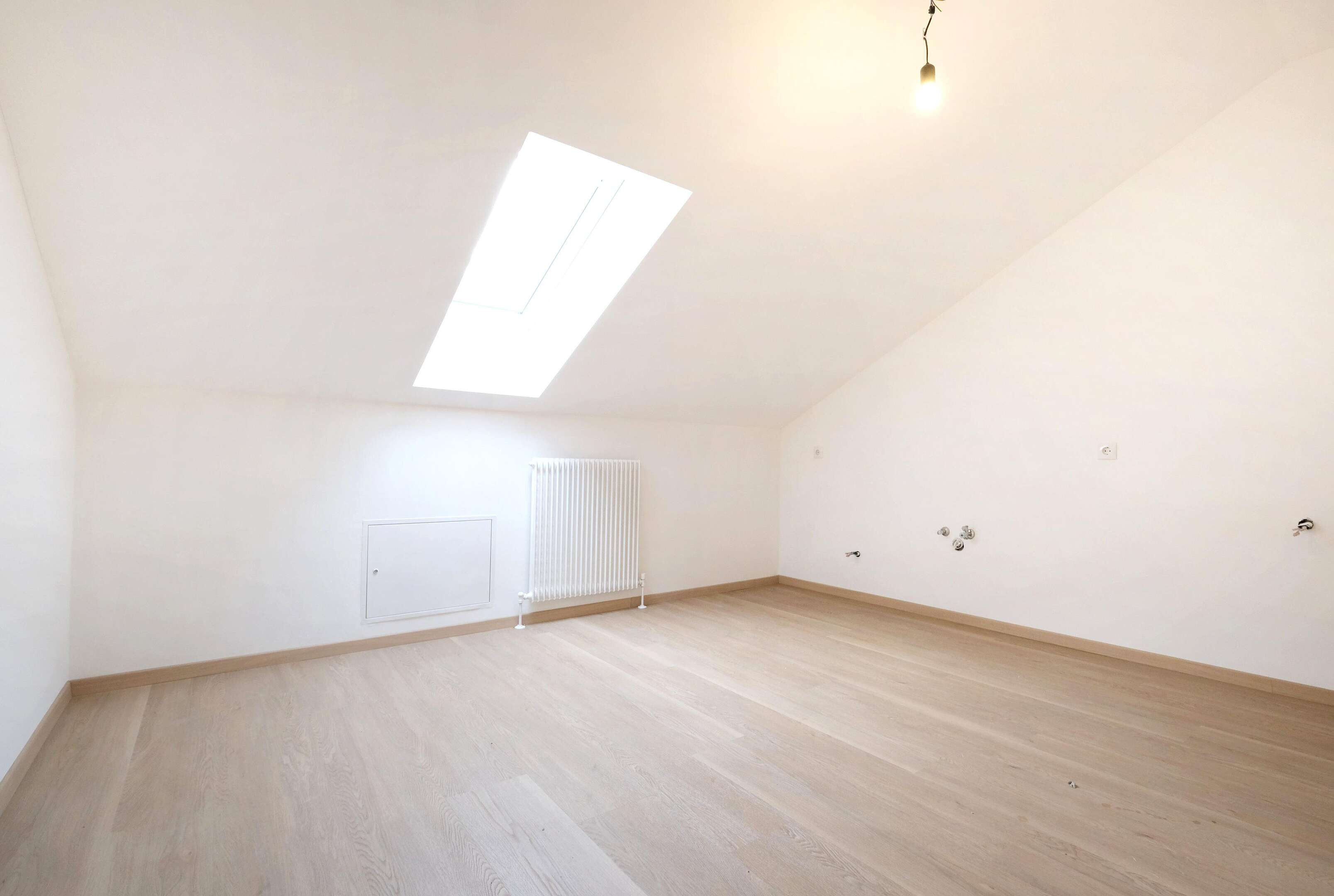 Preiswerte Dachgeschosswohnung zu verkaufen