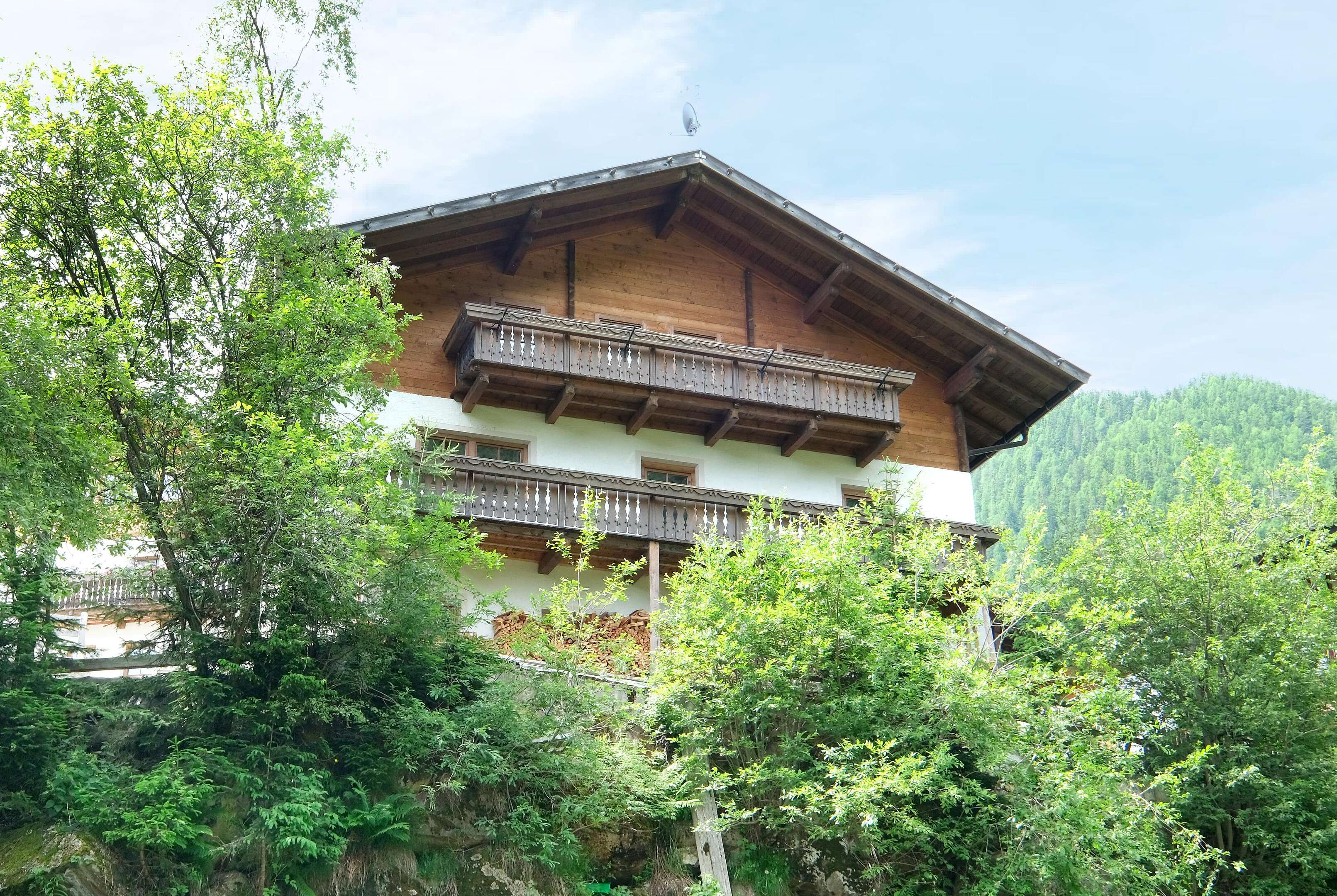 Vielseitiges Wohnhaus mit großzügigem Raumangebot im hinteren Ultental