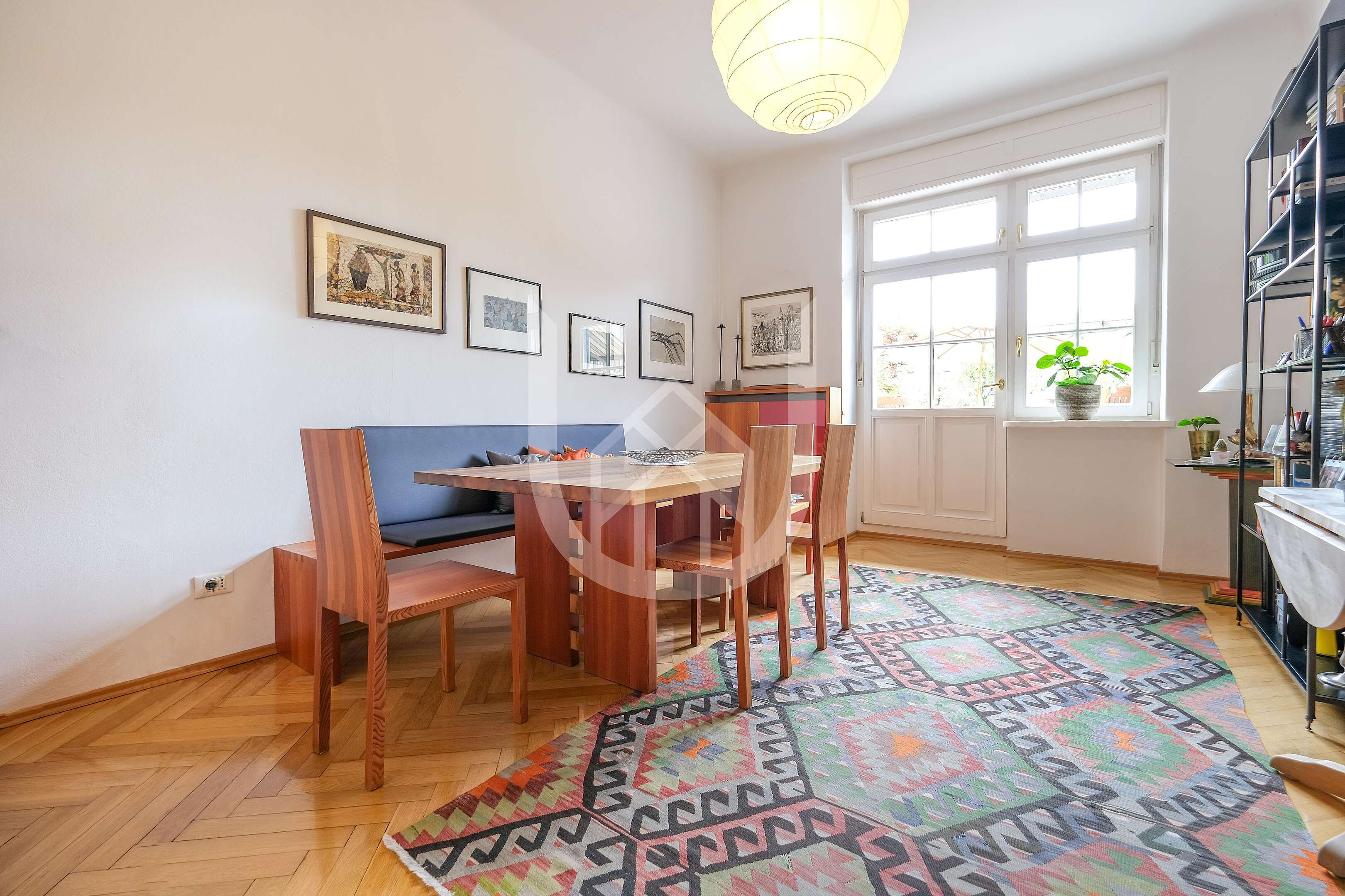 Charmante Jugendstilwohnung mit großzügiger Sonnenterrasse