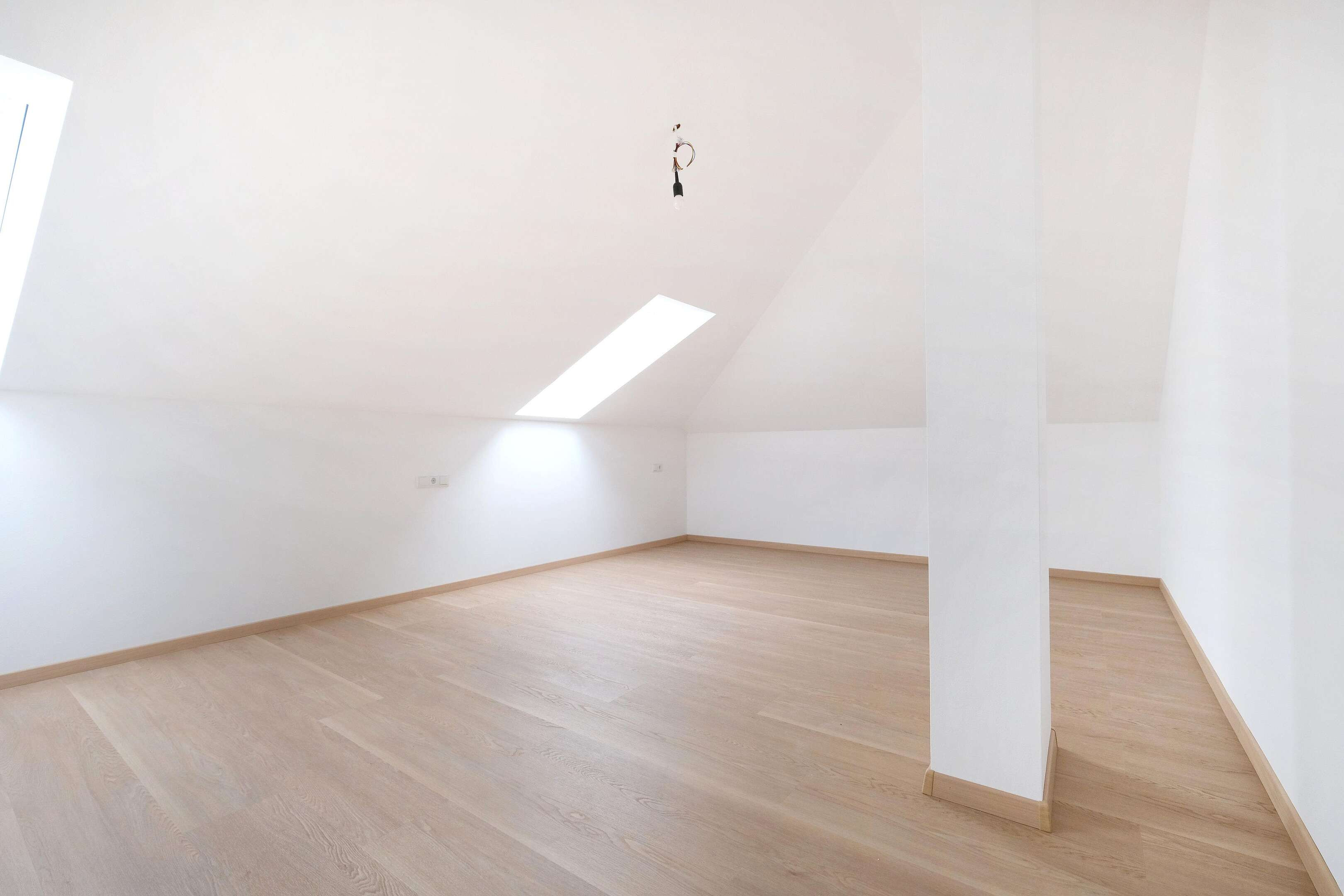 Preiswerte Dachgeschosswohnung zu verkaufen