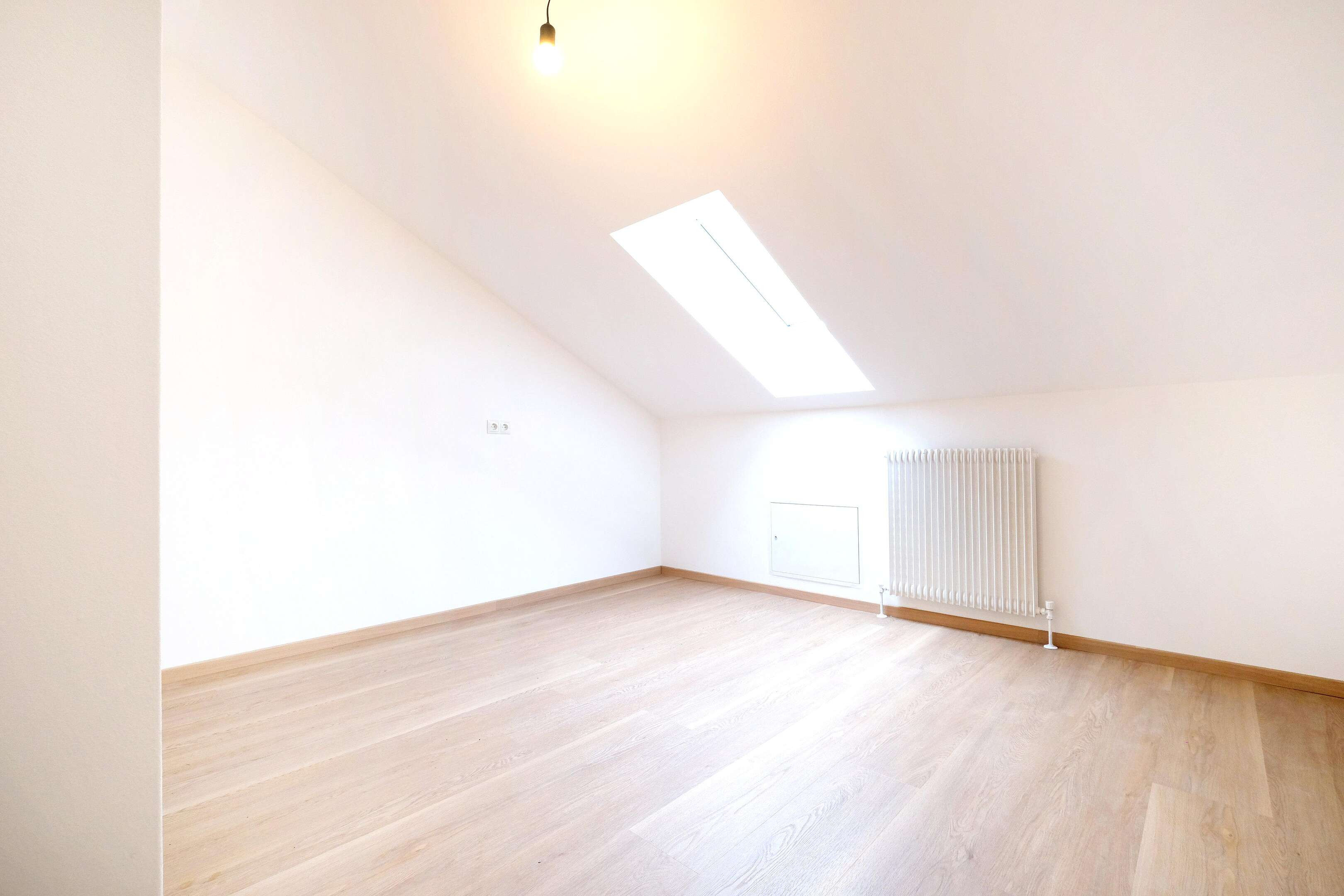 Preiswerte Dachgeschosswohnung zu verkaufen