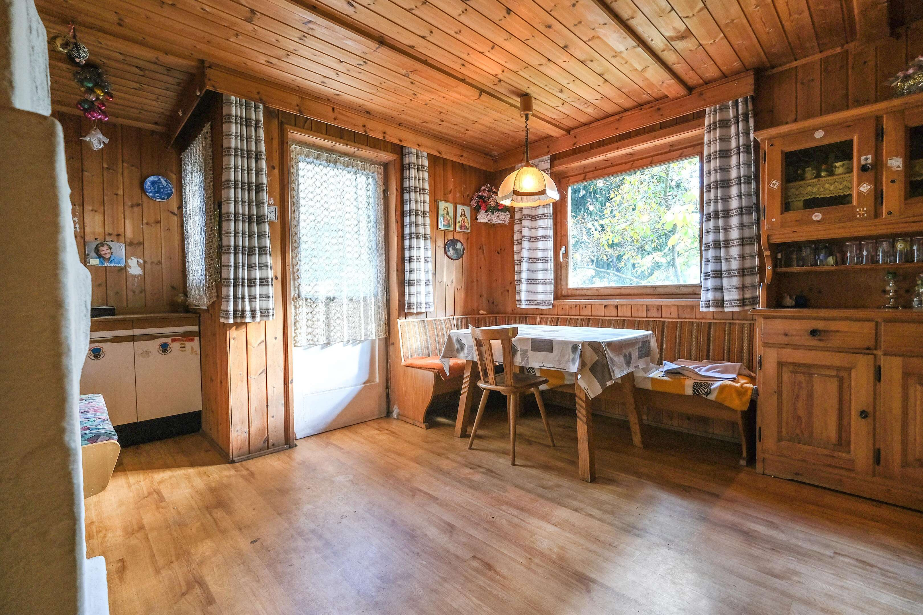 Sanierungsbedürftige Wohnung zu verkaufen