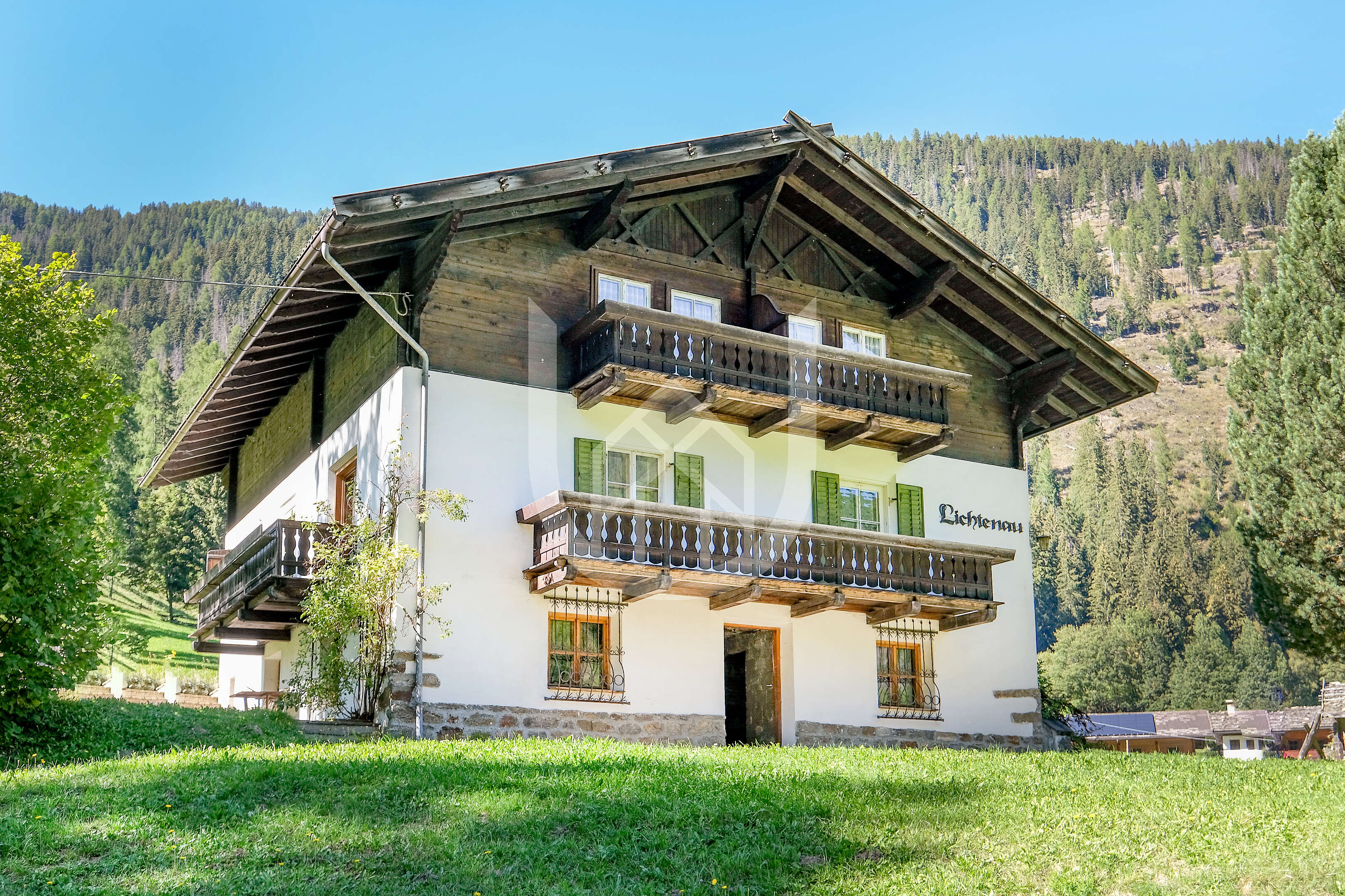 Traditionelles Anwesen mit landwirtschaftlichen Flächen im hinteren Ultental zu verkaufen