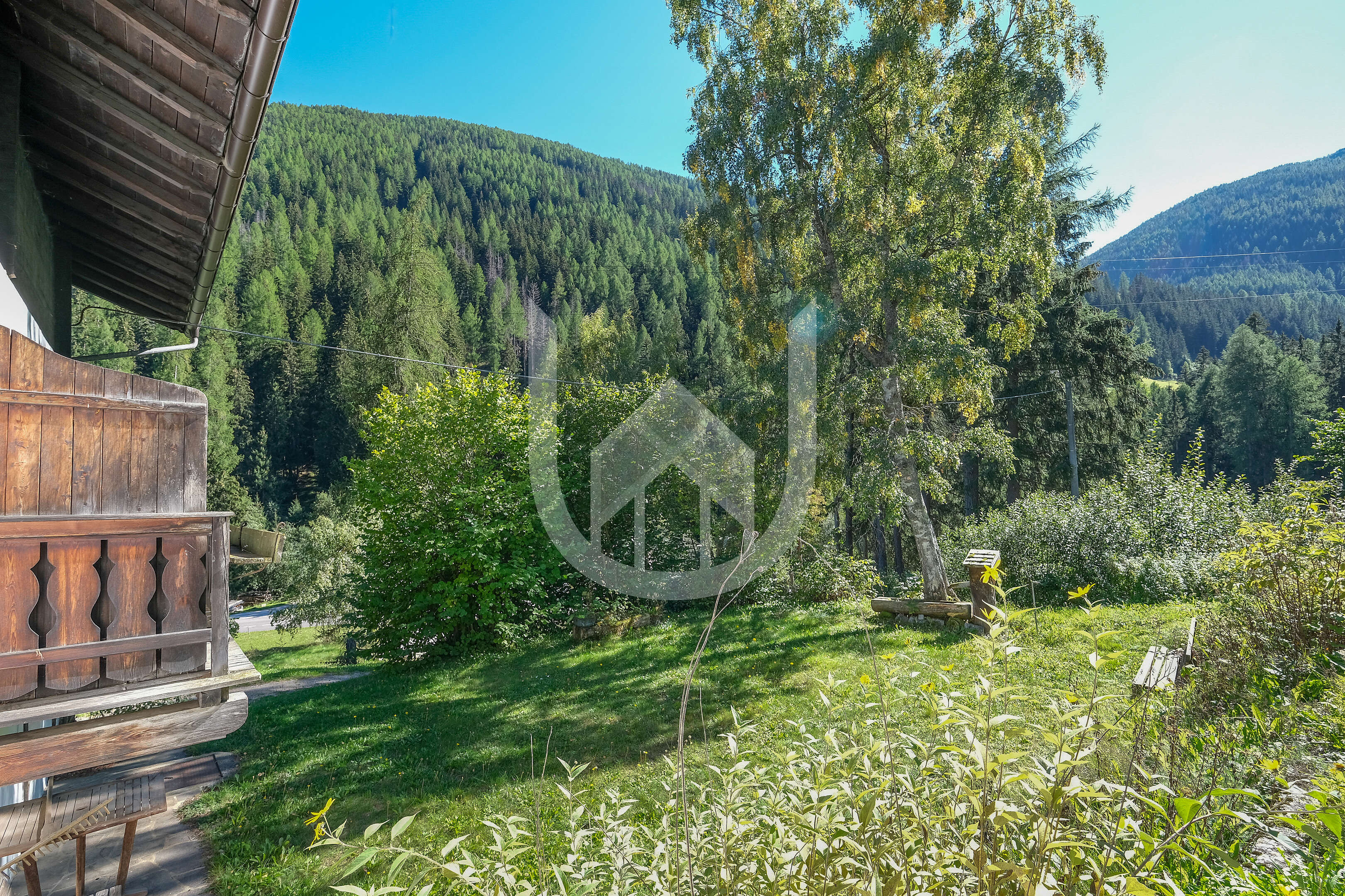 Traditionelles Anwesen mit landwirtschaftlichen Flächen im hinteren Ultental zu verkaufen