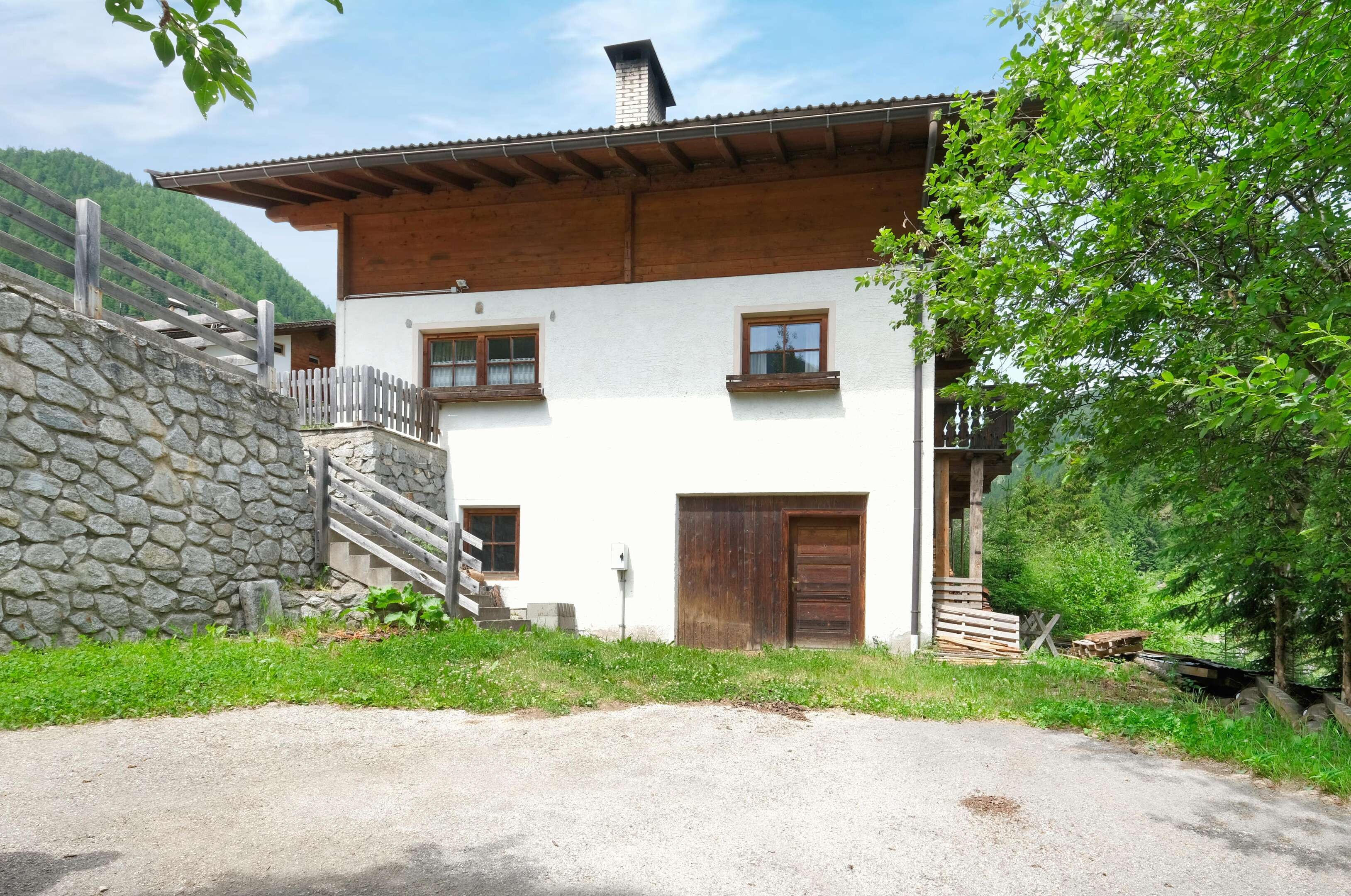 Vielseitiges Wohnhaus mit großzügigem Raumangebot im hinteren Ultental