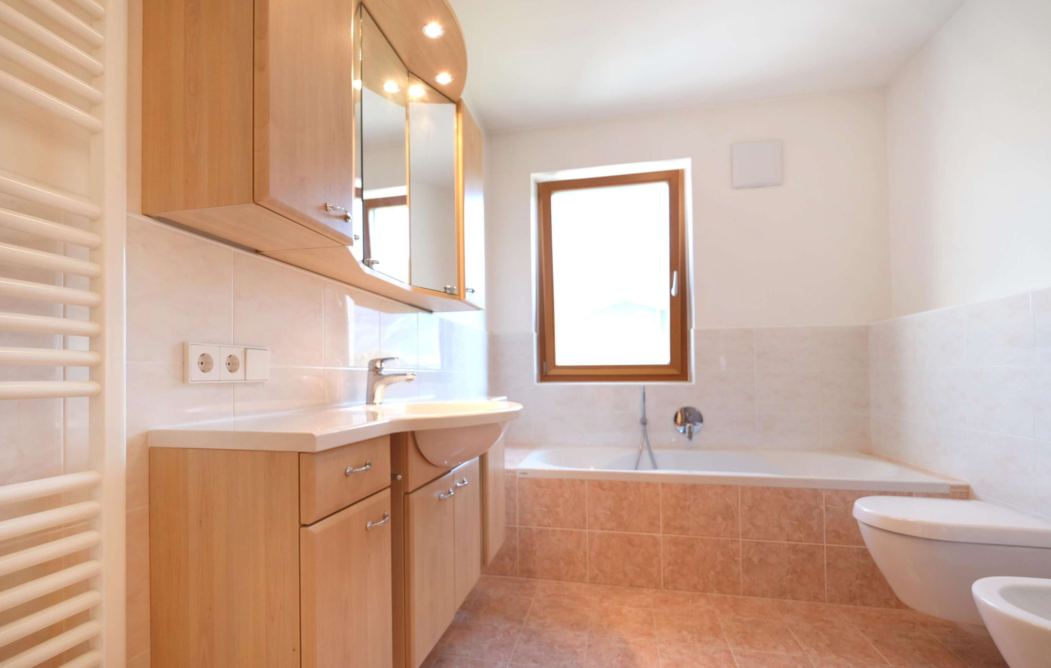 Vendesi villa a schiera con garage doppio