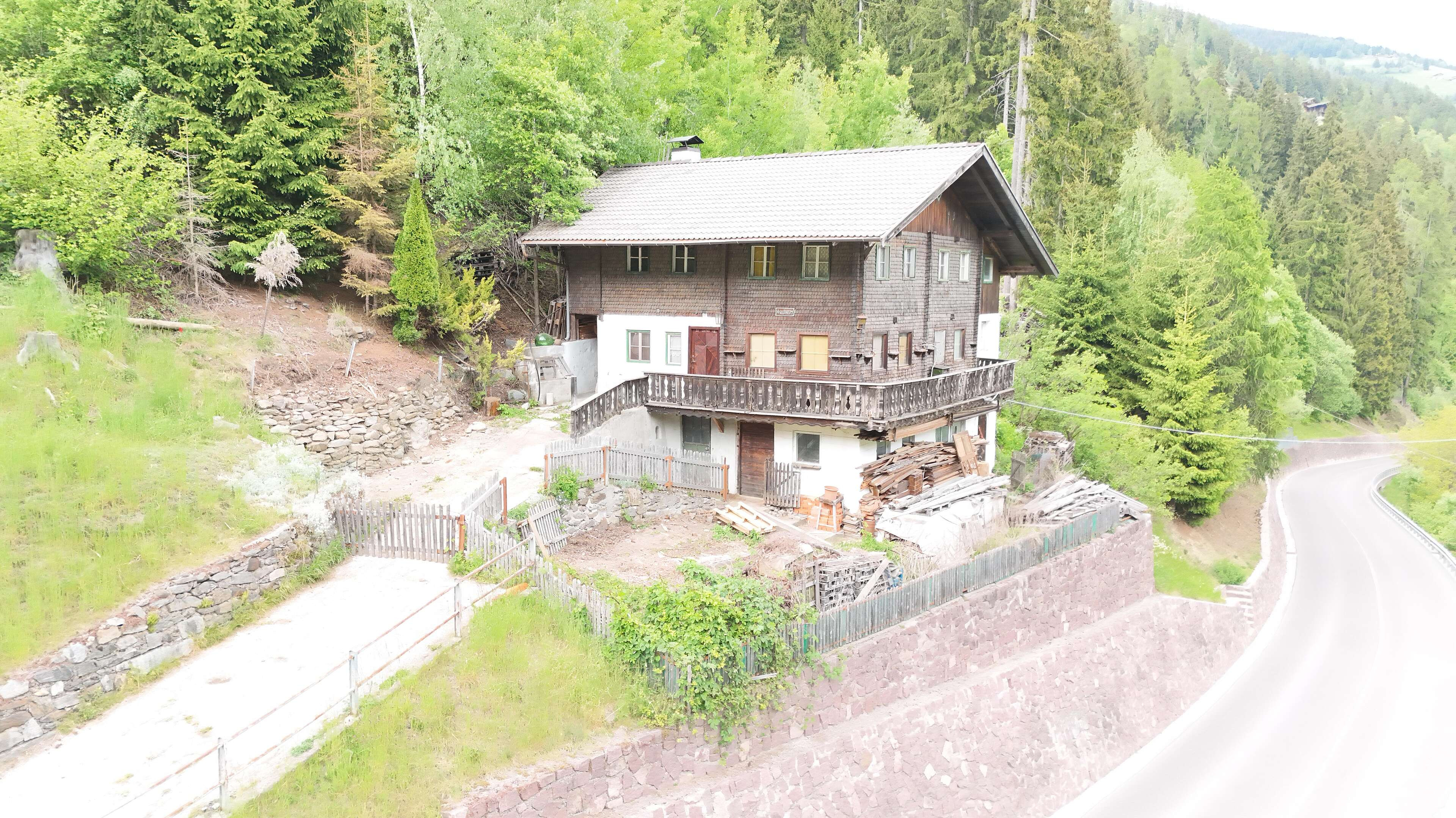 Älteres Wohnhaus im Landwirtschaftsgebiet zu verkaufen