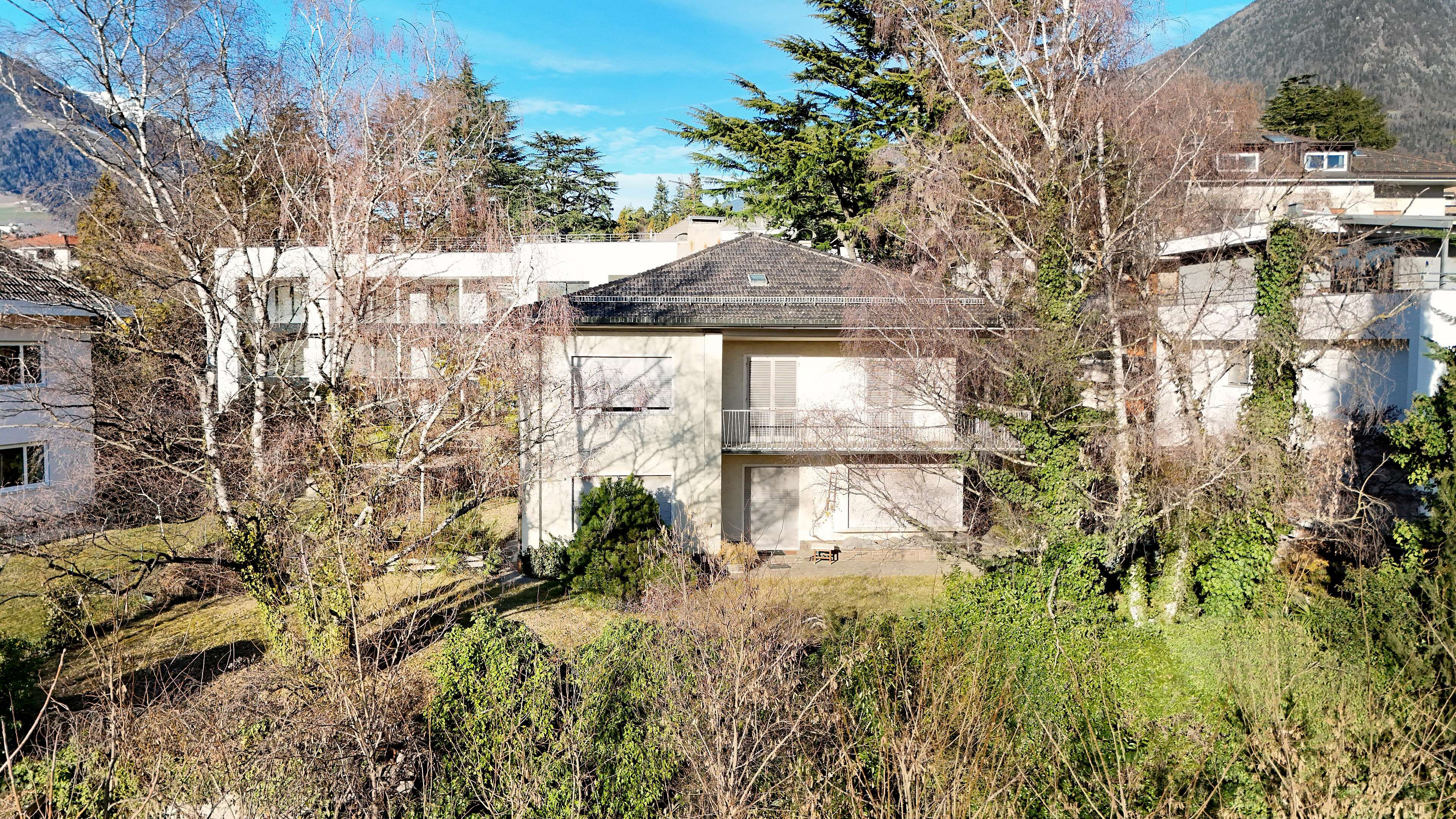 Charmante Altvilla in einmaliger Lage von Meran mit großem Entwicklungspotenzial