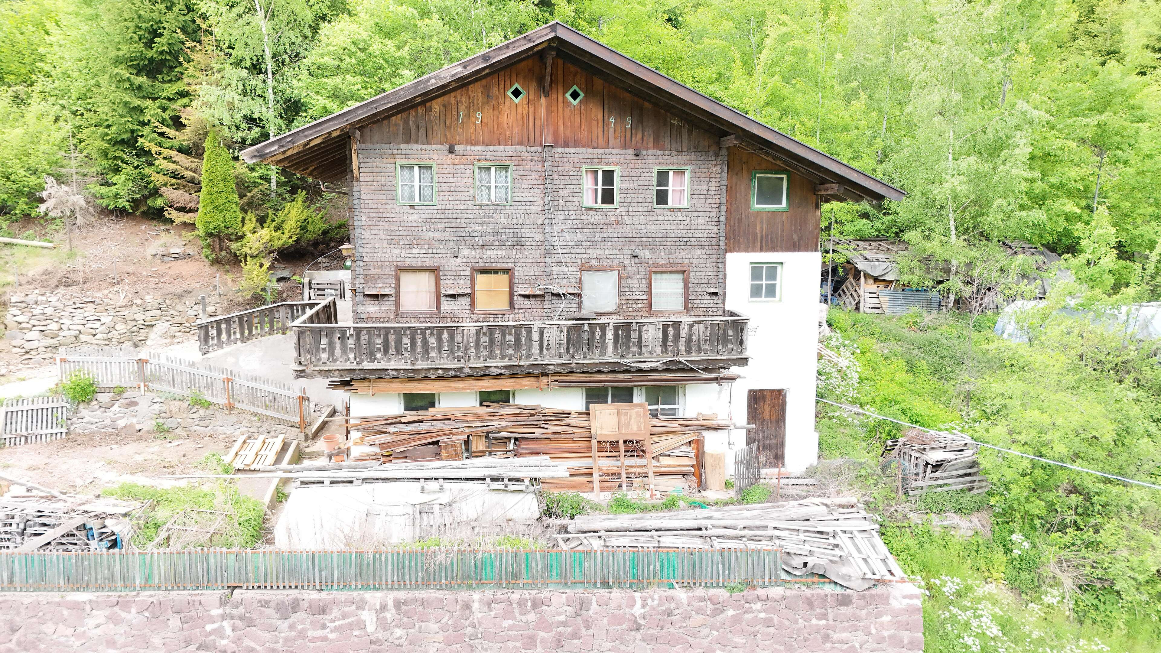 Vendesi vecchia casa in zona verde agricolo