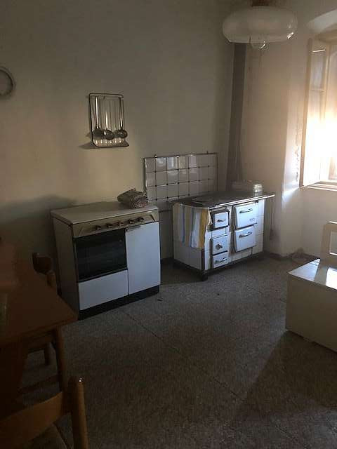 Tra Lago di Garda e Lago di Molveno: Vendesi casale da ristruttuare